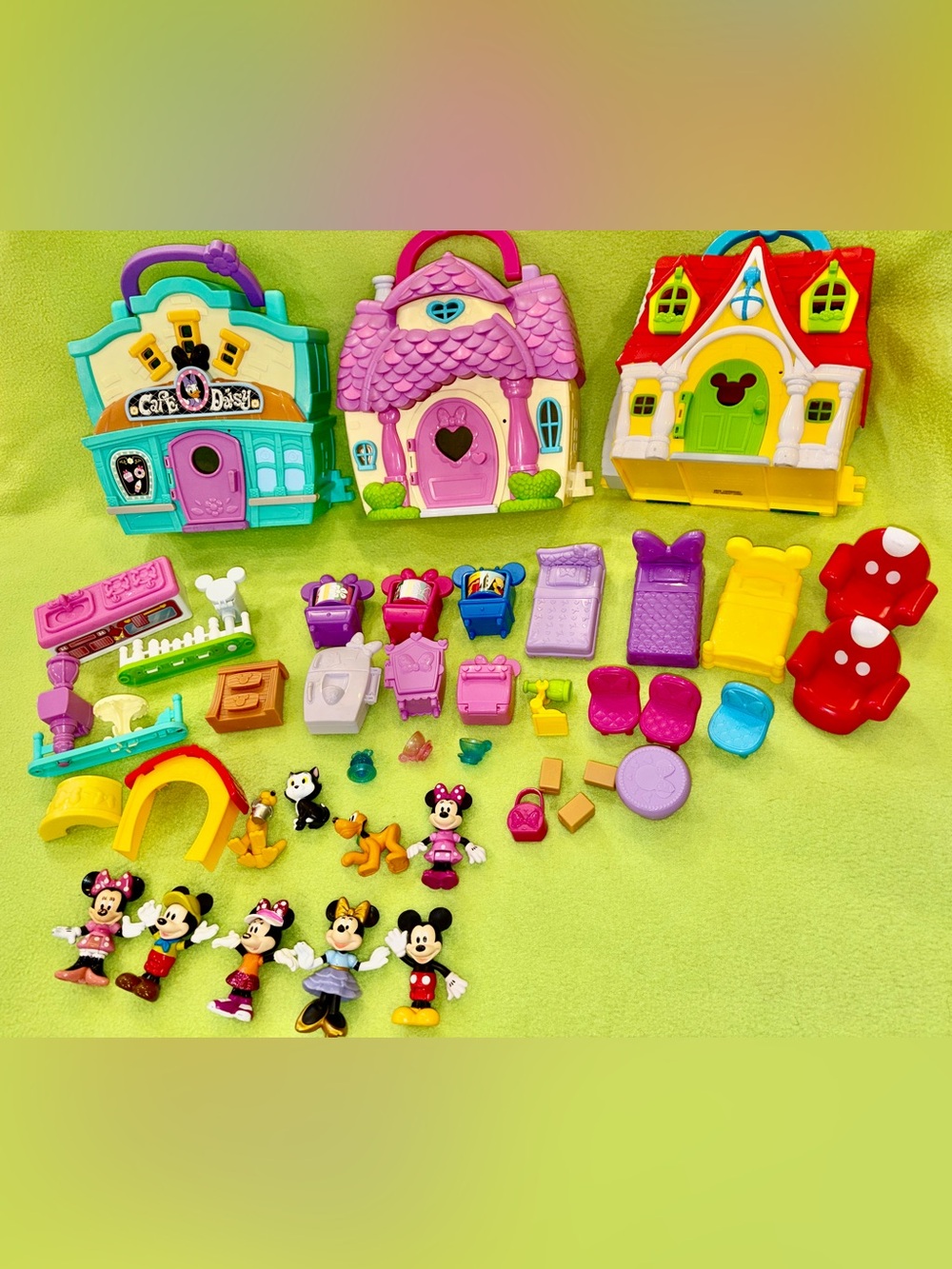 Disney Store Official Mickey Minnie Daisy play set houses & accessories.